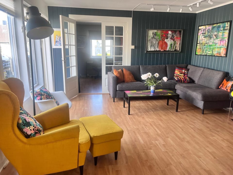 Living room, Seating area