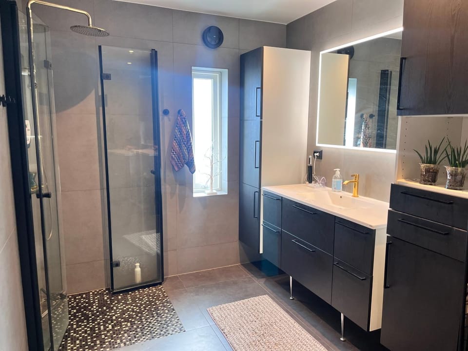 Shower, Bathroom