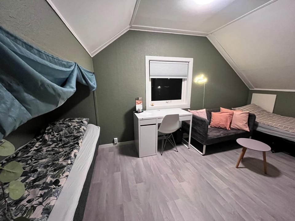 Bed, Bedroom, bunk bed