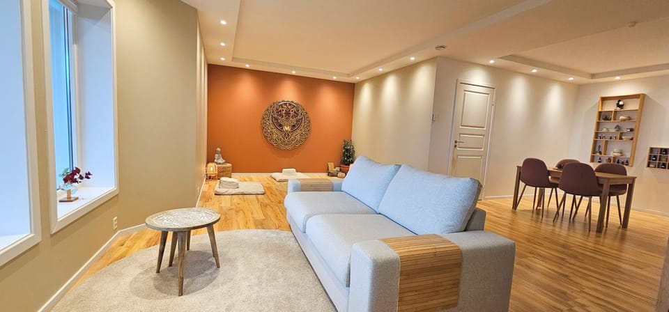 Living room, Seating area, Dining area