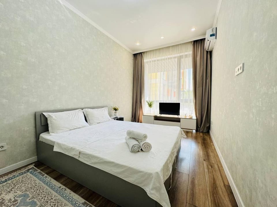 Bed, TV and multimedia, Bedroom