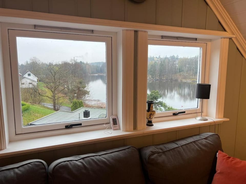 Loft by Water Lake, central, 5 min from E6 Apartment in Viken, Norway