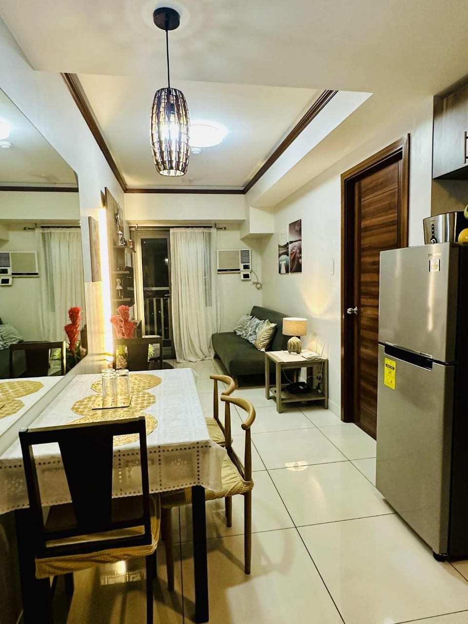 TV and multimedia, Living room, Seating area, Dining area
