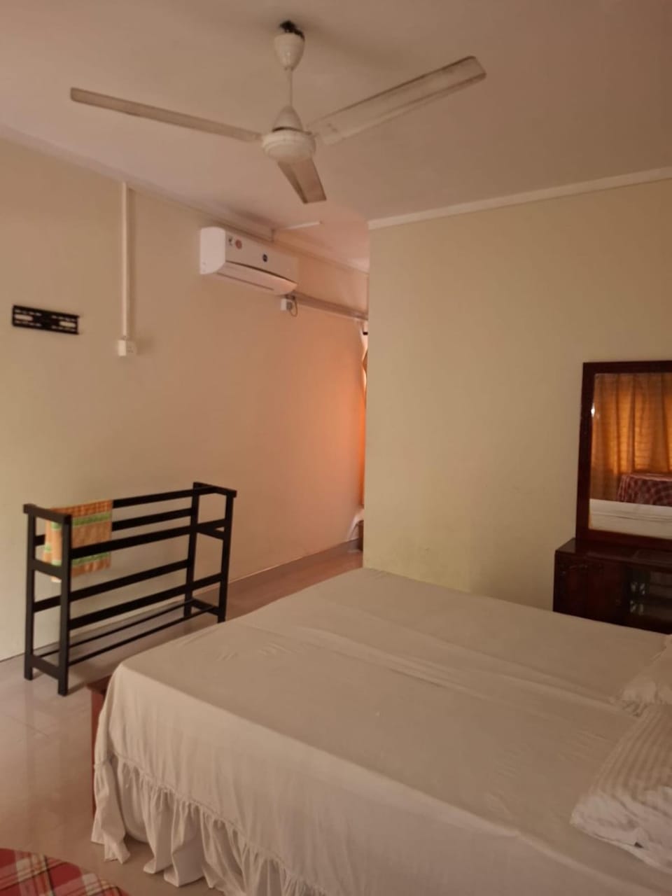 Bed, Bedroom, air conditioner