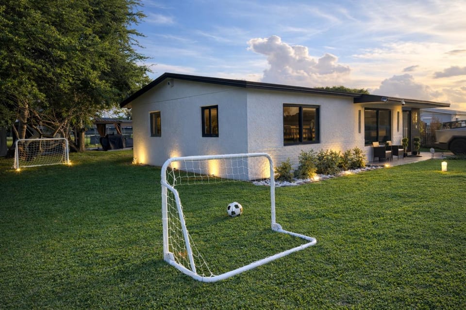 Casa Hard Rock Stadium House in Miami Gardens