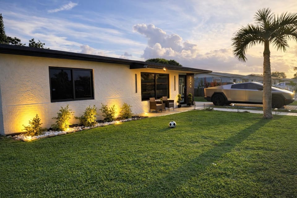 Casa Hard Rock Stadium House in Miami Gardens