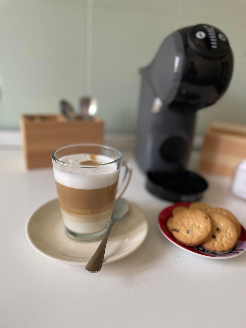 Coffee/tea facilities, Food and drinks, Food
