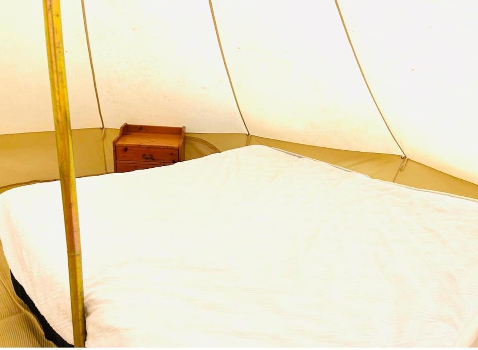 Bell Tent - Lakeside Luxury tent in England