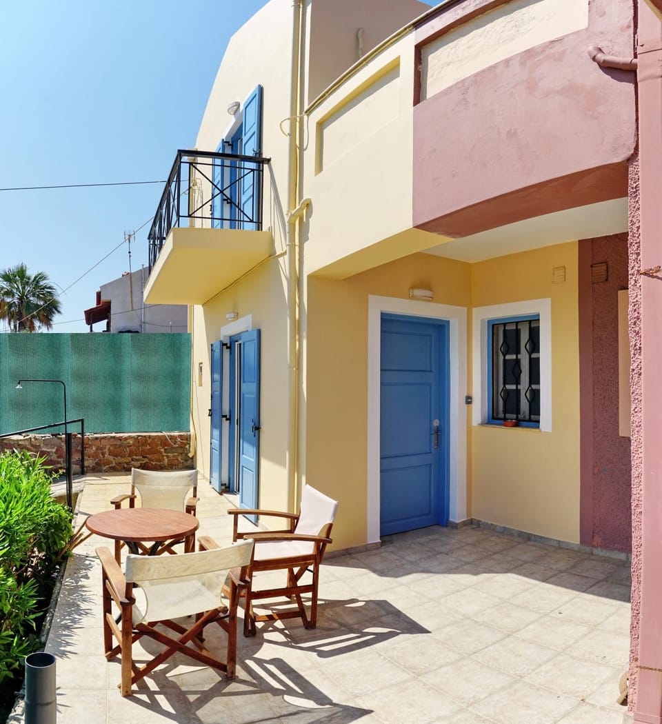 Property building, Patio, Day, View (from property/room), Balcony/Terrace, Dining area