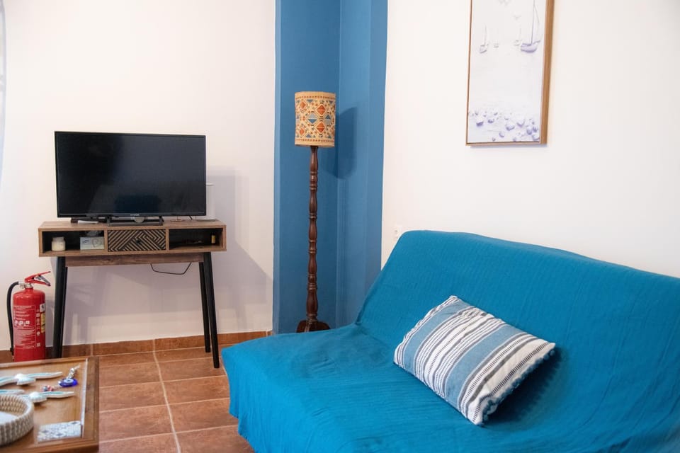 Communal lounge/ TV room, TV and multimedia, Living room, Seating area, Evening entertainment