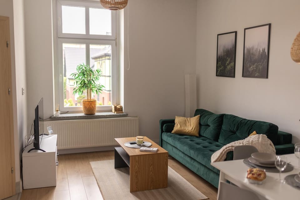 Kitchen or kitchenette, Living room, Seating area, internet