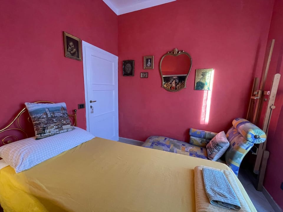 Florence Swallow balcony Bed and Breakfast in Florence