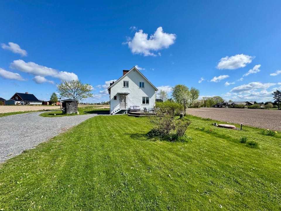 Cosy Home with River Views, Sauna & Gym Villa in Sweden