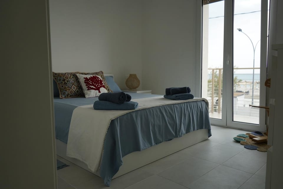 Bed, View (from property/room), Photo of the whole room, Bedroom, Sea view, Sea view, locker, towels, air conditioner
