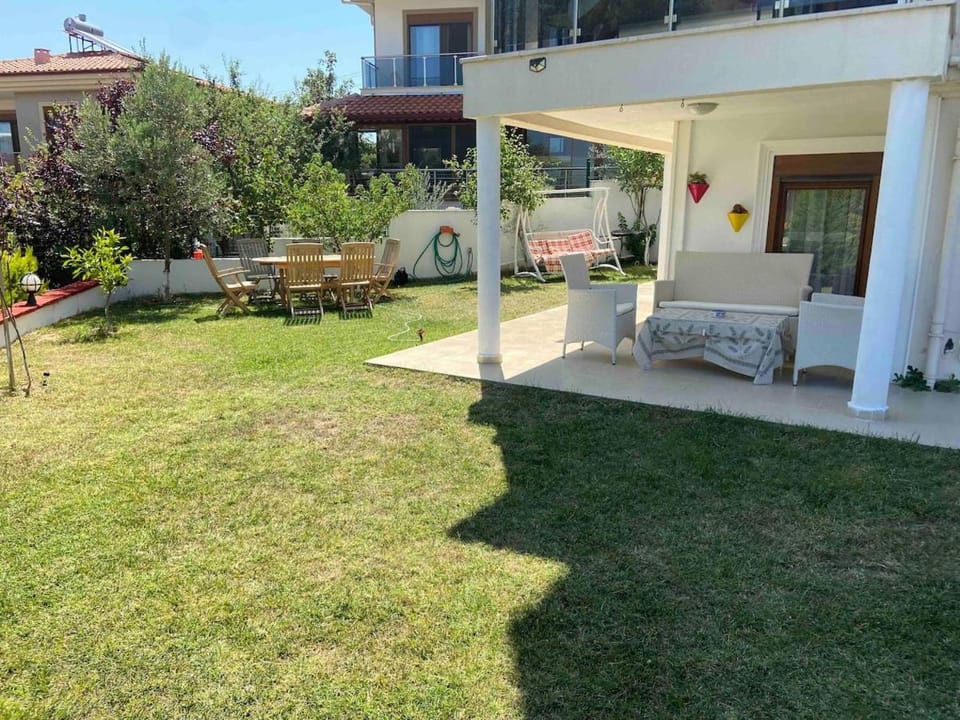 Suitable Family Home with Garden Apartment in İzmir Province
