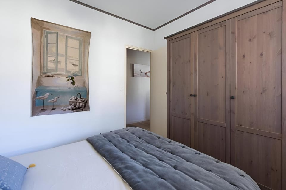 Maison familiale avec piscine au Cap Ferret Gîte chaleureux 5 chambres idéal pour familles avec enfants Proche plages pistes cyclables et forêt Calme confort et nature pour des vacances inoubliables proche Arcachon House in Lege-Cap-Ferret