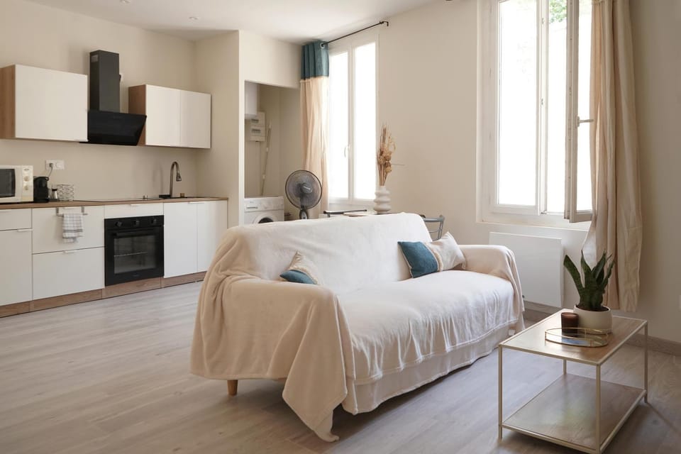 Studio lumineux intra-muros Apartment in Avignon