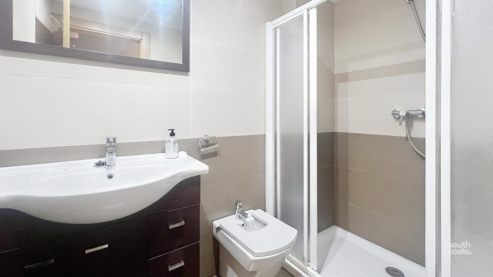 Shower, Bathroom, towels