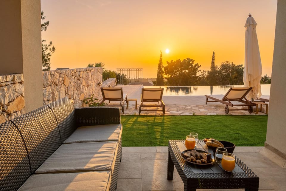 Balcony/Terrace, Swimming pool