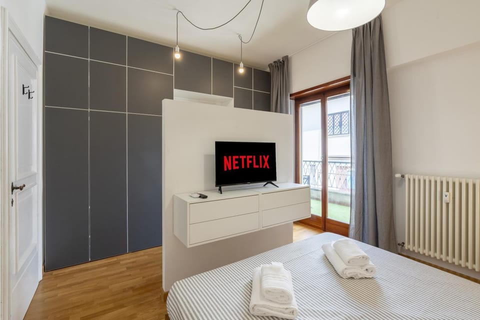 Bed, TV and multimedia, Photo of the whole room, Bedroom, wardrobe