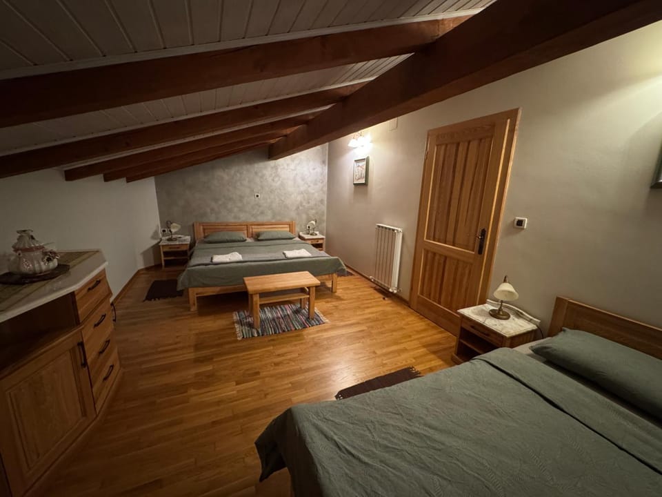 Bed, Photo of the whole room, Decorative detail, Bedroom, Pets, heating, internet, towels