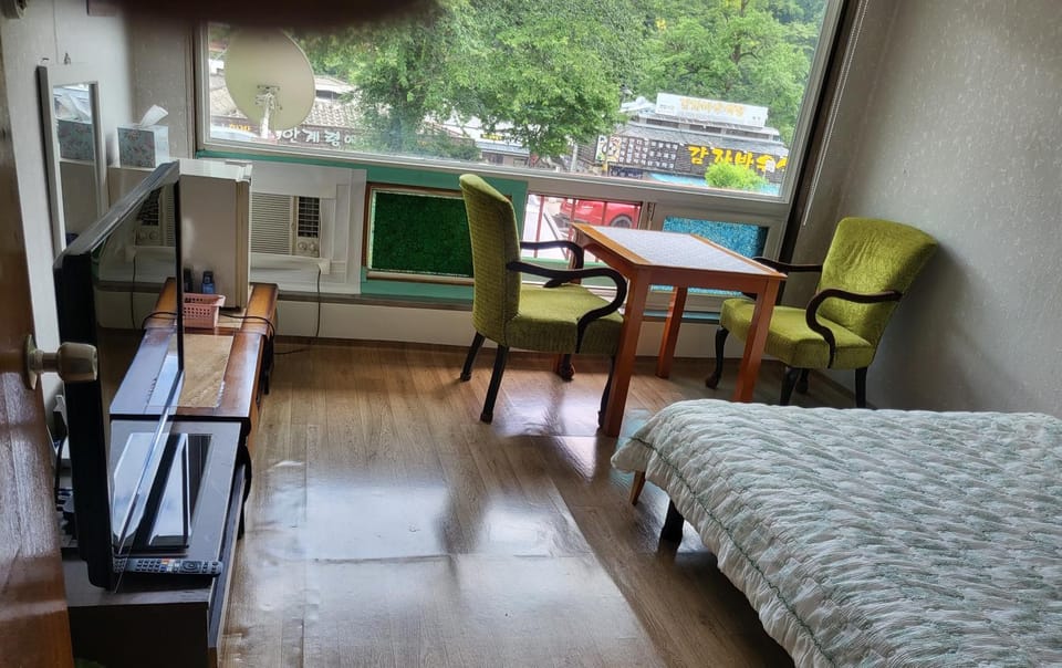 오색약수온천모텔 Osaek Hot Spring Motel Inn in South Korea