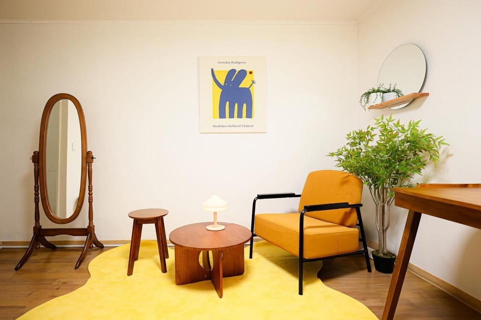 Living room, Seating area