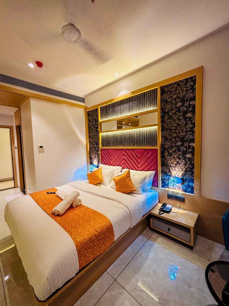 Bed, Photo of the whole room, Bedroom