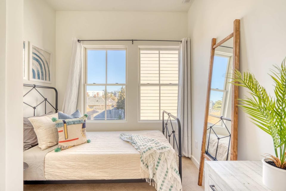 Spacious Townhome Combination for the Whole Family House in Portland