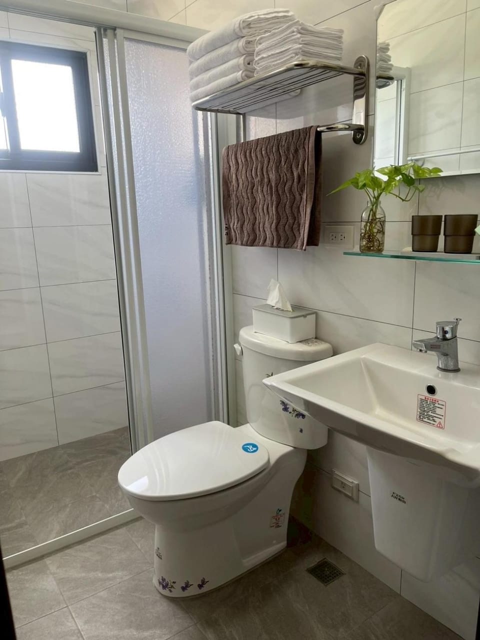 Shower, Toilet, Bathroom, towels