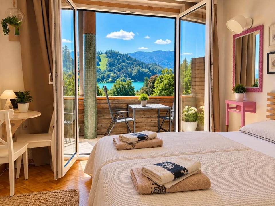 Natural landscape, View (from property/room), Balcony/Terrace, Lake view