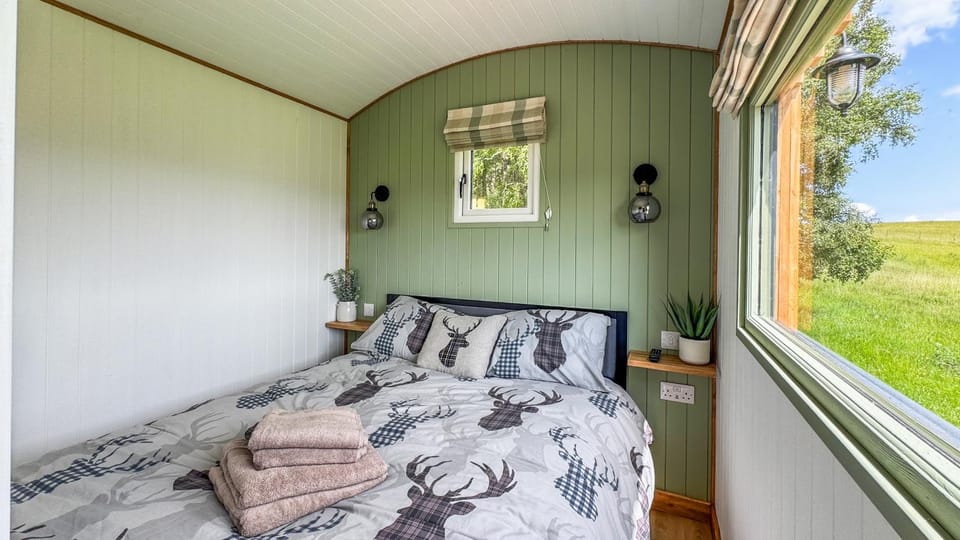 Cnocvann Croft Shepherd Huts Farm Stay in Scotland