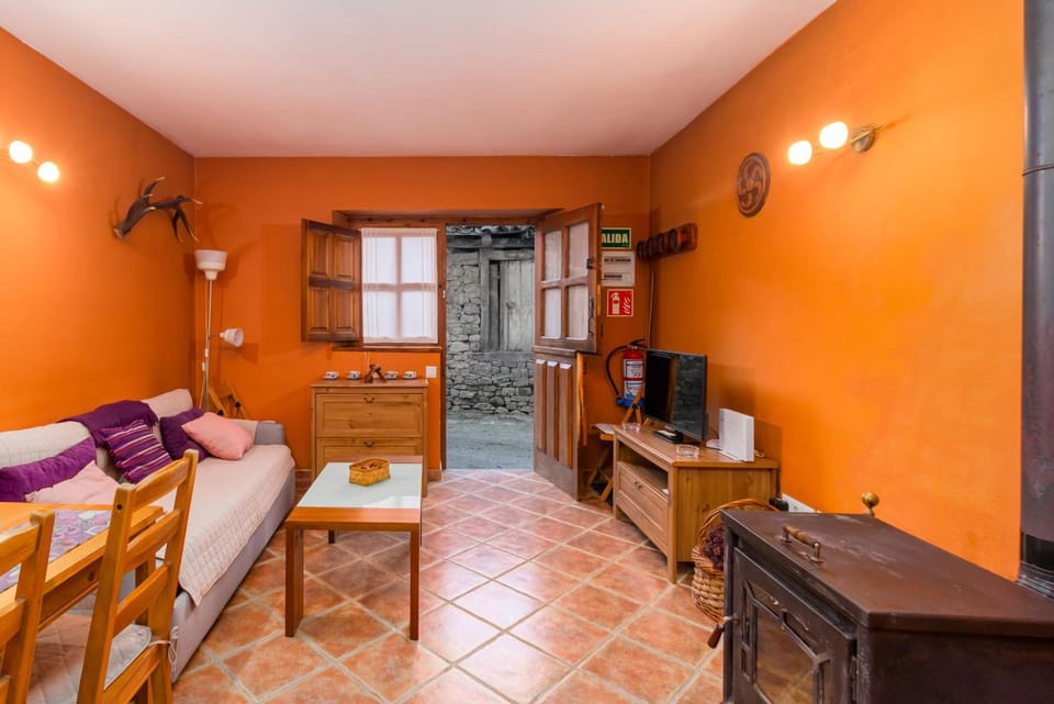 Communal lounge/ TV room, TV and multimedia, Living room, Seating area