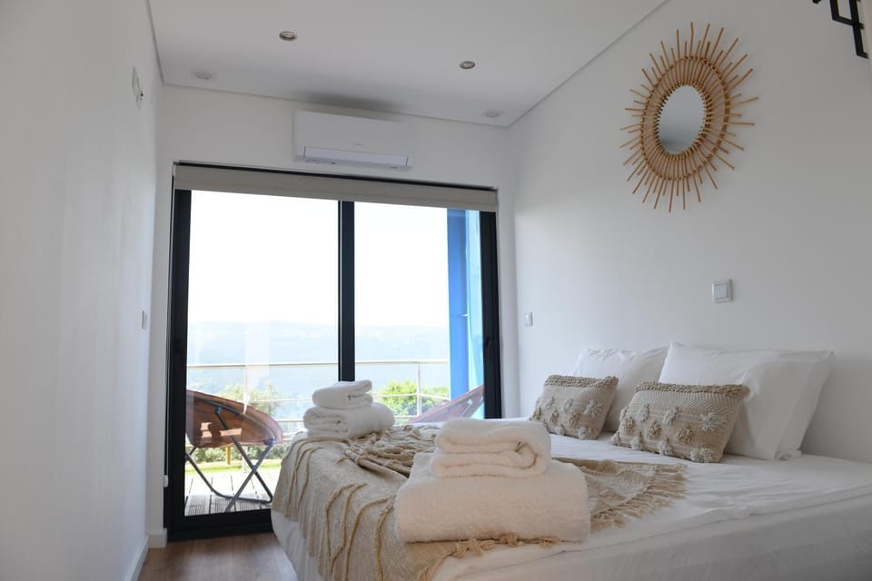 Bedroom, air conditioner