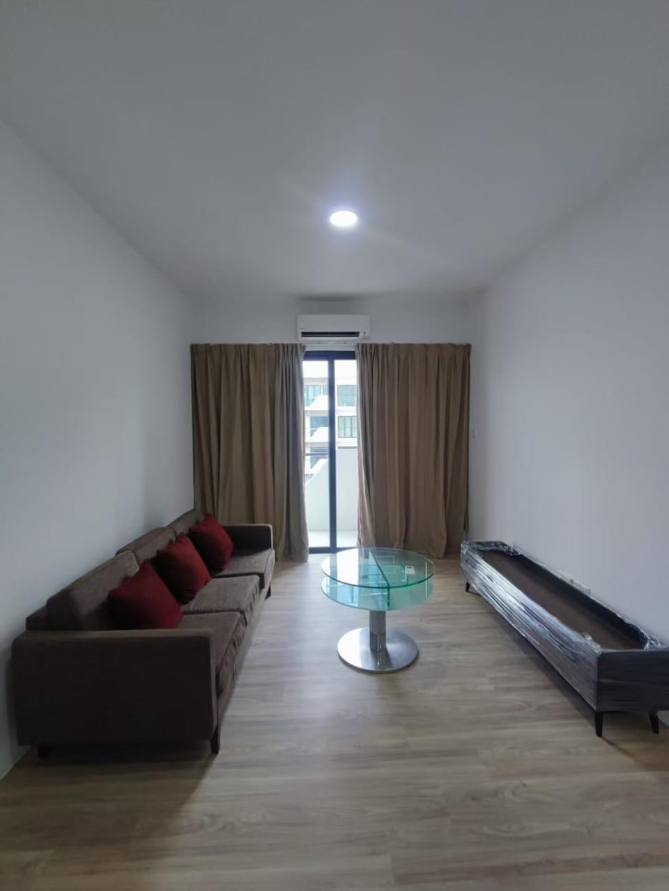 Bed, Living room, Photo of the whole room, Seating area, Bedroom