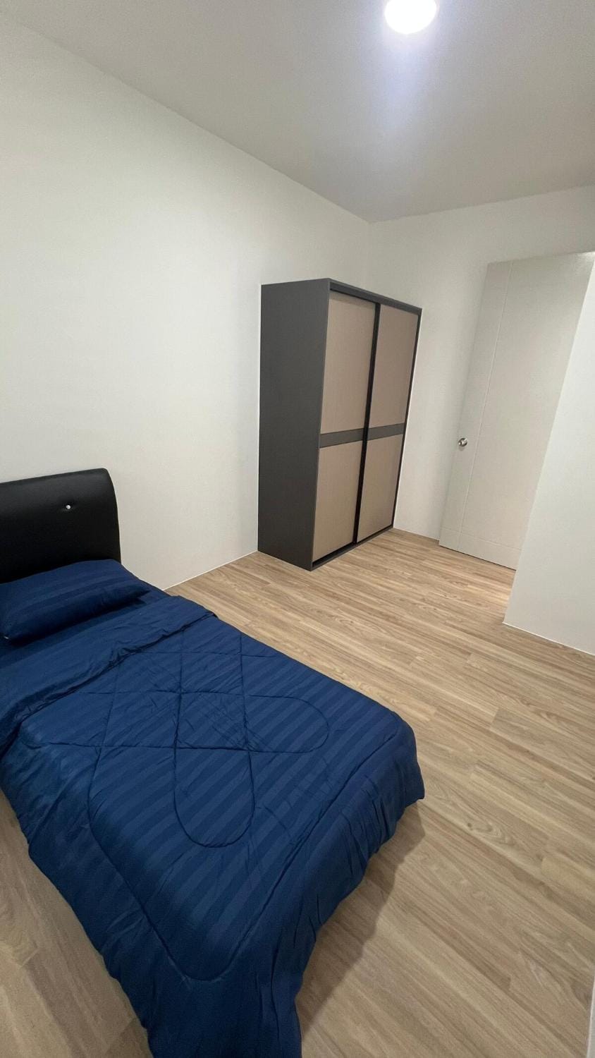 Bed, Photo of the whole room, wardrobe