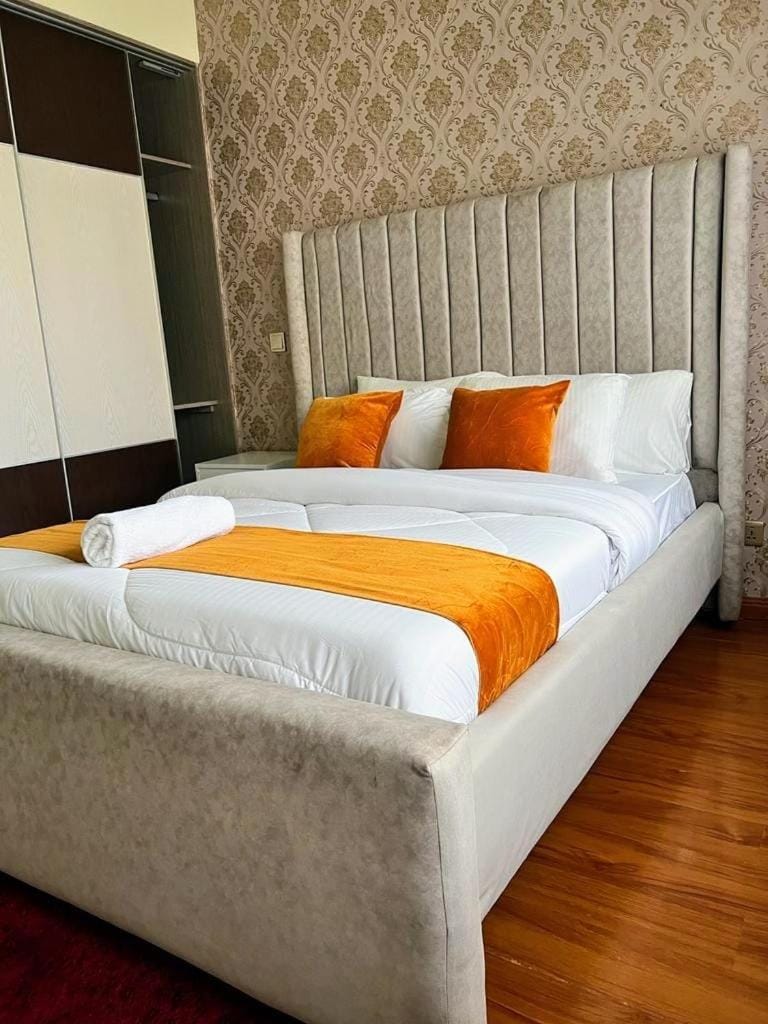 Executive elegantly furnished three bedroom apartment with all modern facilities ,modern swimming pool ,fully equipped gym,children playground and close proximity to major shopping centers and gourmet restaurants Apartment in Nairobi