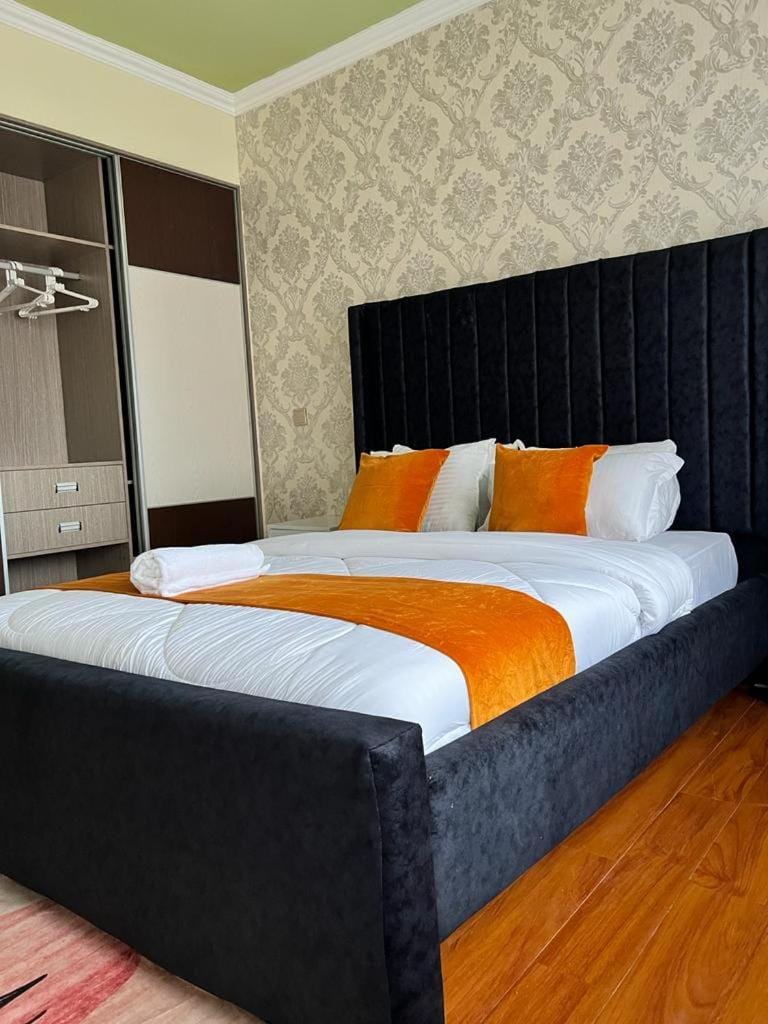Executive elegantly furnished three bedroom apartment with all modern facilities ,modern swimming pool ,fully equipped gym,children playground and close proximity to major shopping centers and gourmet restaurants Apartment in Nairobi