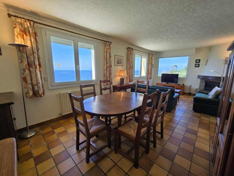 Natural landscape, Living room, Seating area, Dining area, Sea view