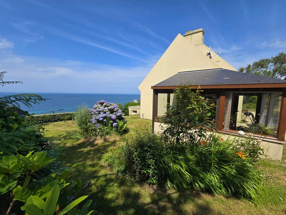 Property building, Day, Natural landscape, Garden, Garden view, Sea view