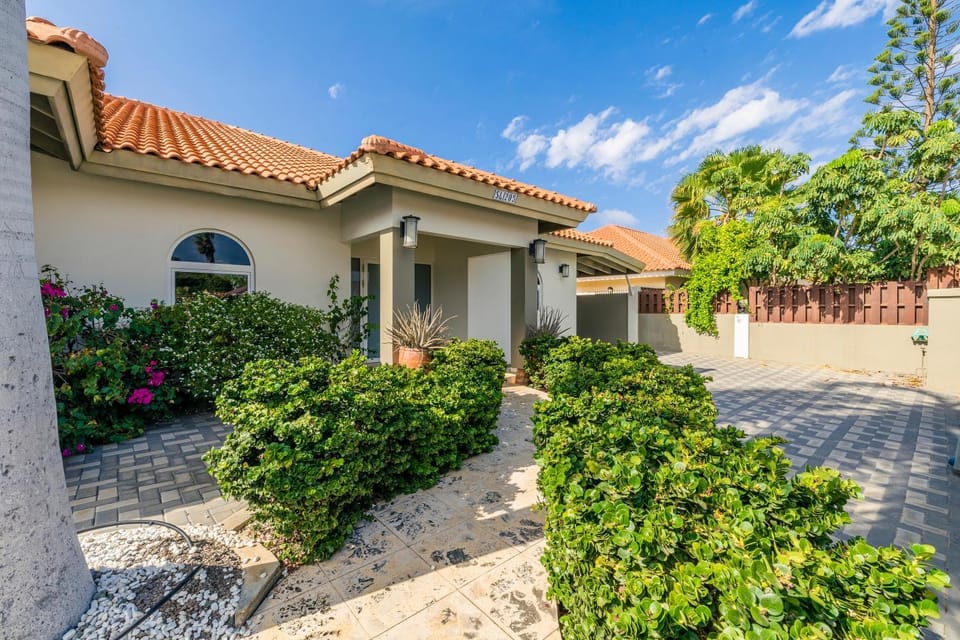 Property building, Day, Garden