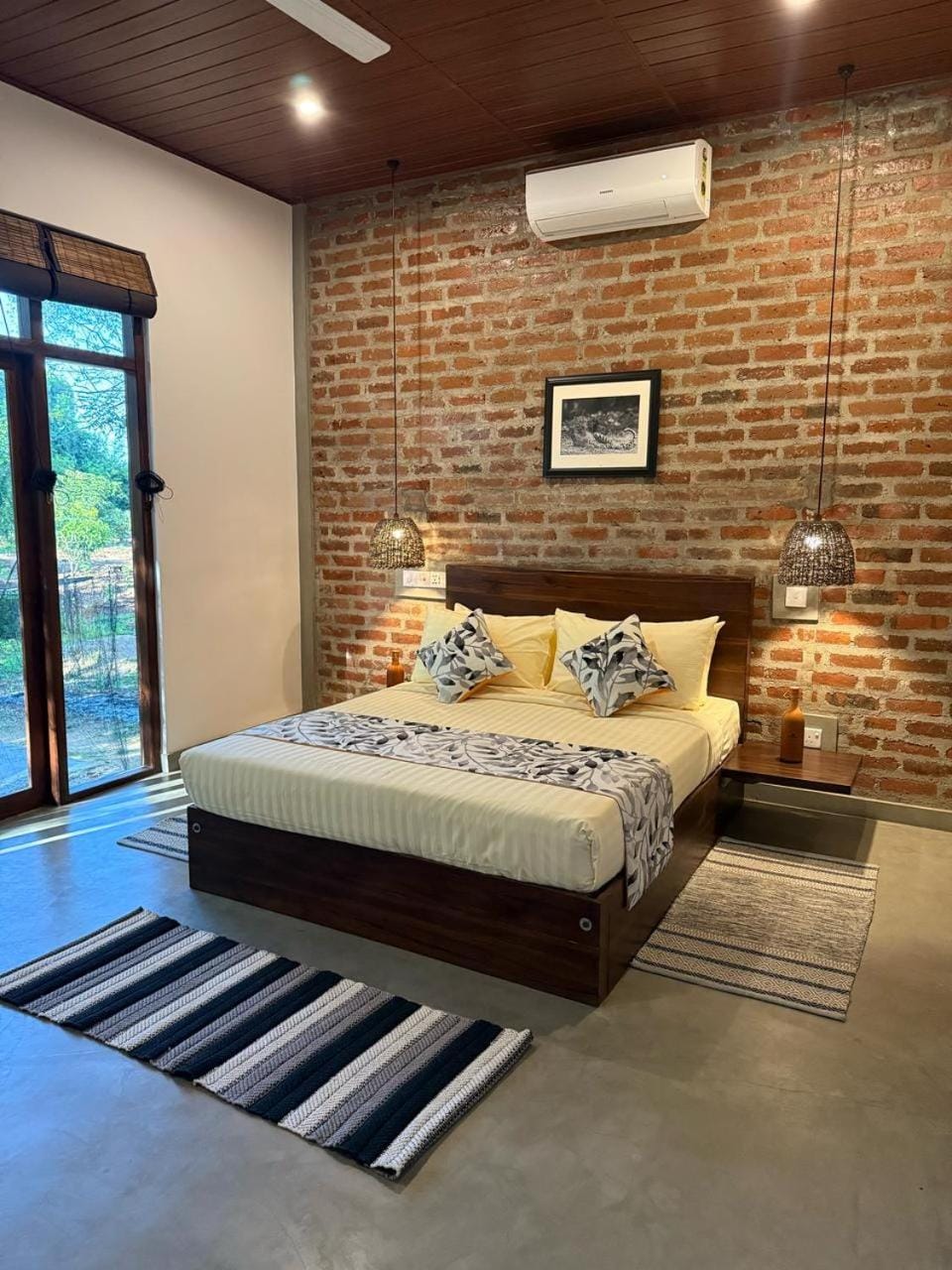 Bed, Photo of the whole room, Bedroom, air conditioner