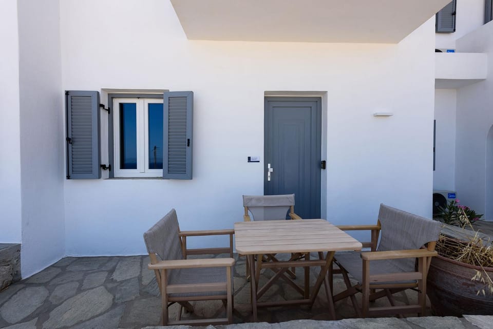 Property building, Seating area