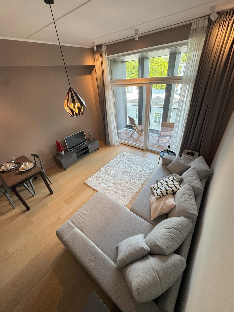 Bed, Living room, Photo of the whole room, Seating area, Bedroom