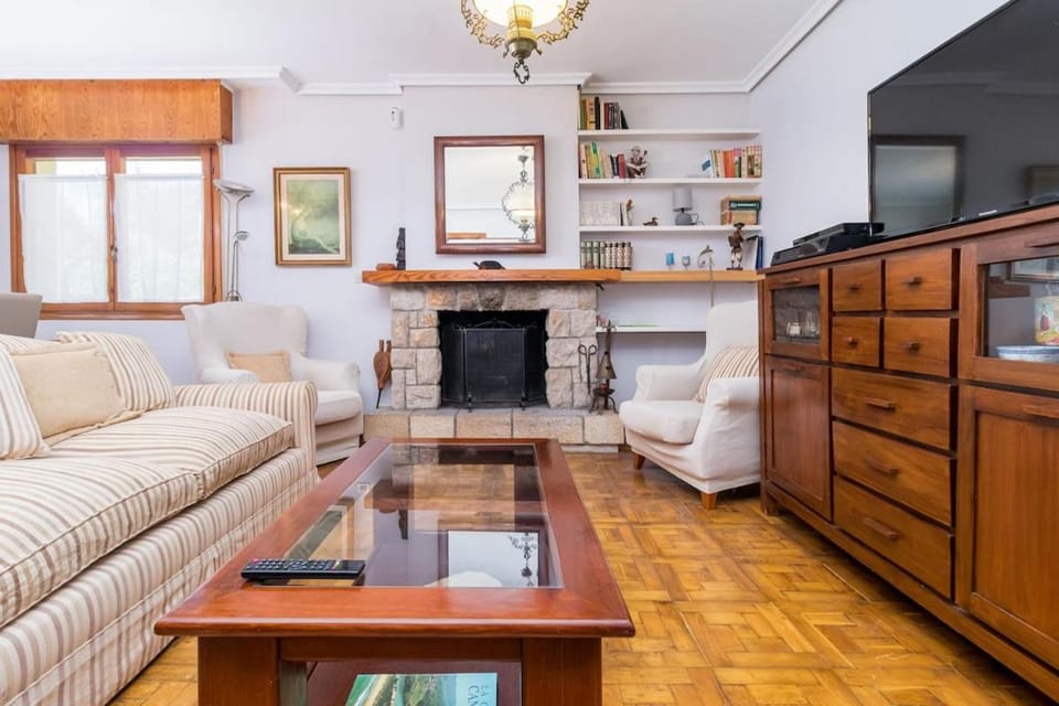 Encantadora casa con jardín cerca de Santillana del Mar Apartment in Western coast of Cantabria
