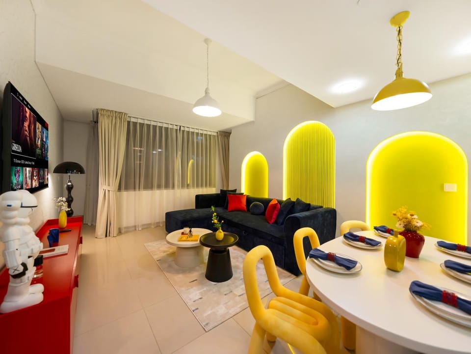 TV and multimedia, Living room, Seating area, Dining area