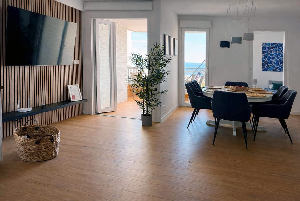 Communal lounge/ TV room, TV and multimedia, View (from property/room), Living room, Dining area