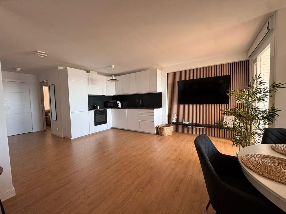 TV and multimedia, Kitchen or kitchenette, Living room, Seating area