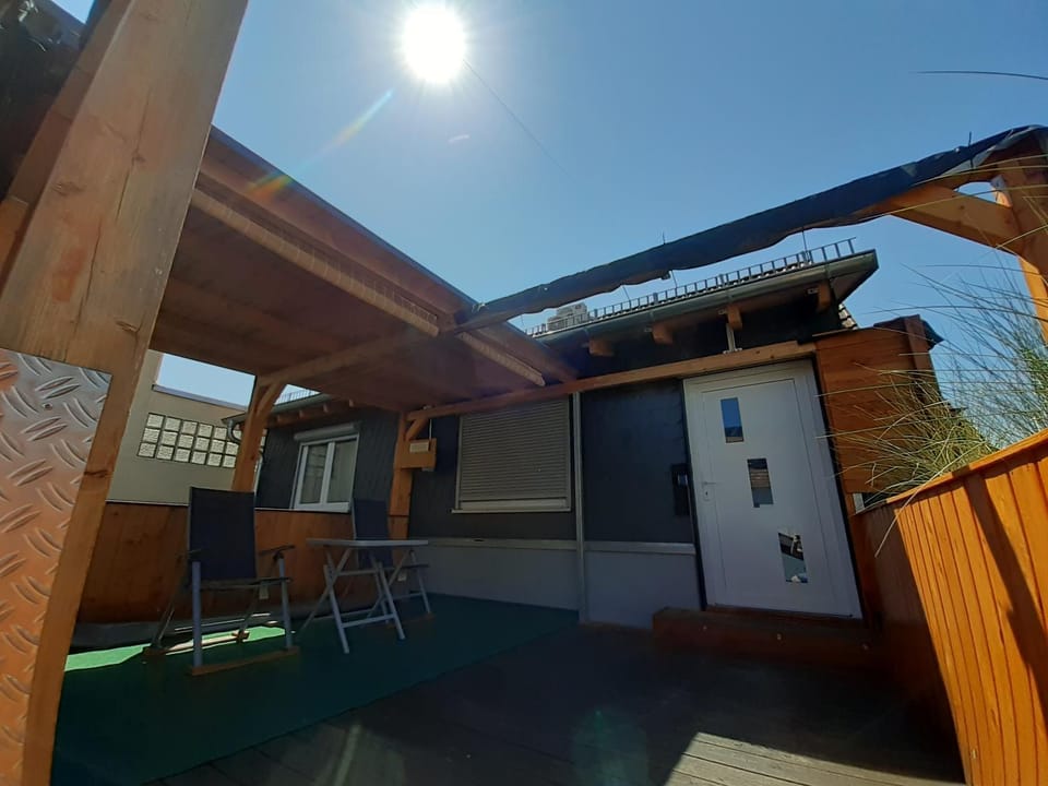 Property building, Balcony/Terrace, Balcony/Terrace