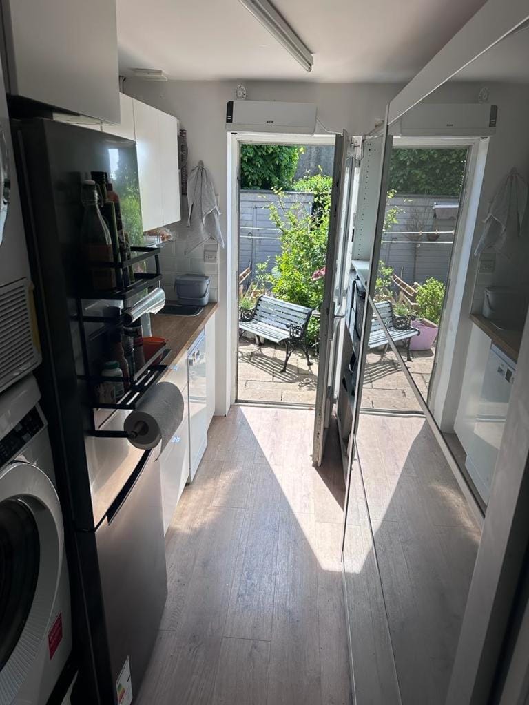 Patio, Garden, Coffee/tea facilities, dishwasher, microwave, oven, pet friendly, stove, toaster, washing machine, dryer, kitchen